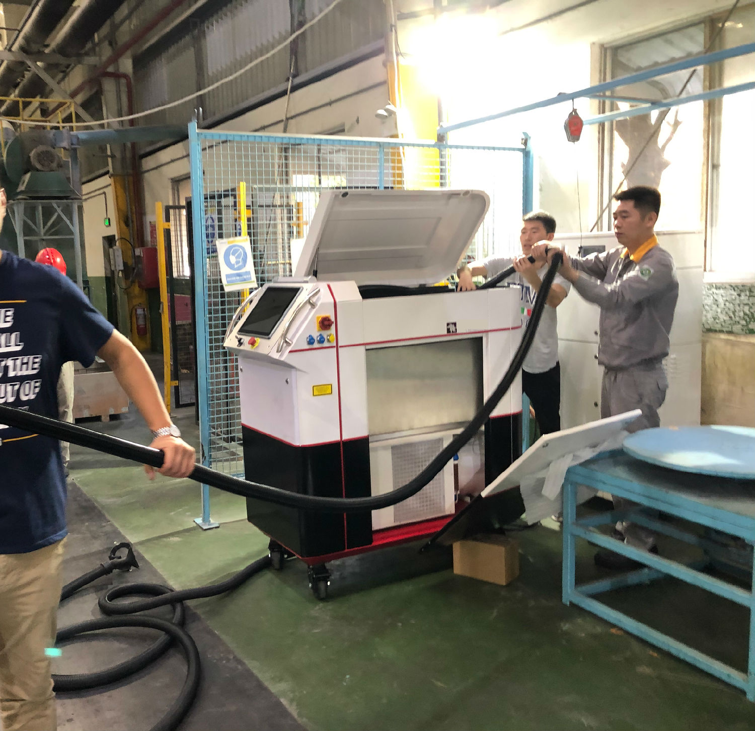 高效革新，精準(zhǔn)賦能 Worldtek輪胎模具激光清洗機(jī)客戶(hù)現(xiàn)場(chǎng)裝機(jī)實(shí)錄