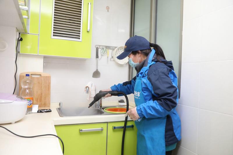 上海家政企業(yè)復(fù)工超九成 住家保姆緊俏，鐘點(diǎn)工市場(chǎng)面臨“人多活少”困局